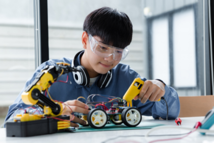 Guia prático de Sérgio Bento De Araújo para garantir patrocínio, jurados qualificados e ampla divulgação na feira de robótica da escola.